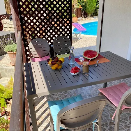 Alicia With Priv Pool, Beautiful Garden And Shady Veranda- 5 Min To The * Peyia
