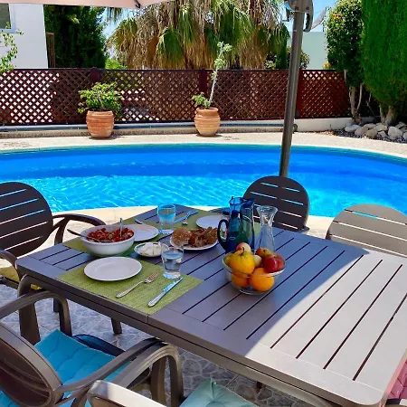 Villa Alicia With Priv Pool, Beautiful Garden And Shady Veranda- 5 Min To The Peyia