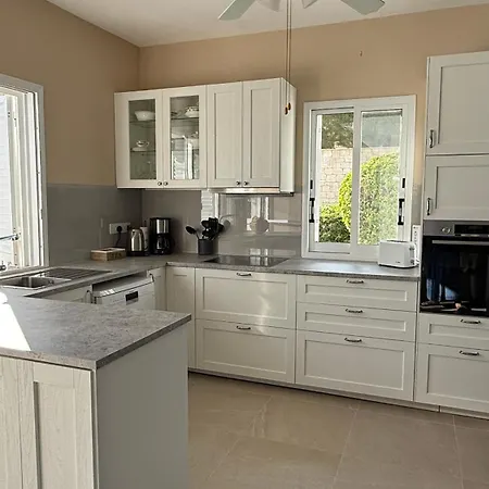 וילה Alicia With Priv Pool, Beautiful Garden And Shady Veranda- 5 Min To The פאהיה