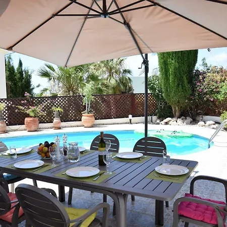 Alicia With Priv Pool, Beautiful Garden And Shady Veranda- 5 Min To The 빌라