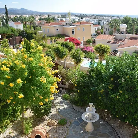 Alicia With Priv Pool, Beautiful Garden And Shady Veranda- 5 Min To The Villa