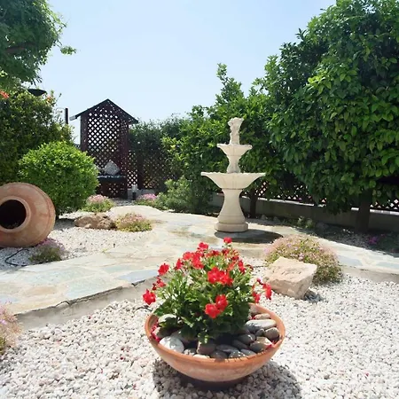 Alicia With Priv Pool, Beautiful Garden And Shady Veranda- 5 Min To The וילה