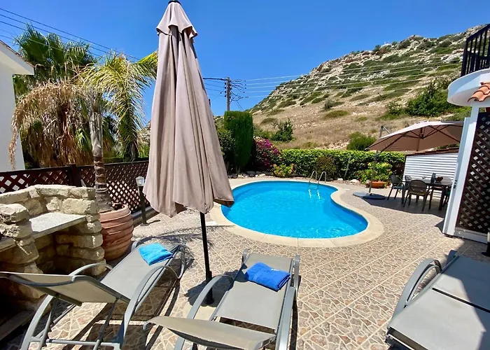 Alicia With Priv Pool, Beautiful Garden And Shady Veranda- 5 Min To The