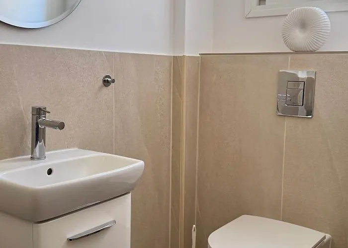 Vila Alicia With Priv Pool, Beautiful Garden And Shady Veranda- 5 Min To The *