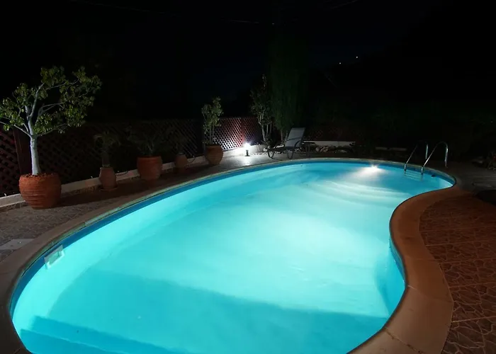 Alicia With Priv Pool, Beautiful Garden And Shady Veranda- 5 Min To The *