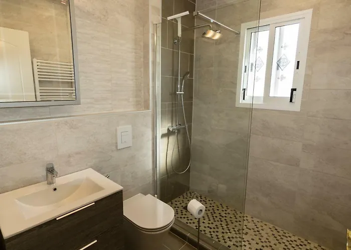 Alicia With Priv Pool, Beautiful Garden And Shady Veranda- 5 Min To The *