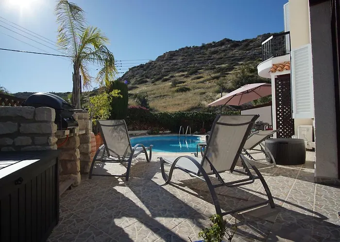 Alicia With Priv Pool, Beautiful Garden And Shady Veranda- 5 Min To The *