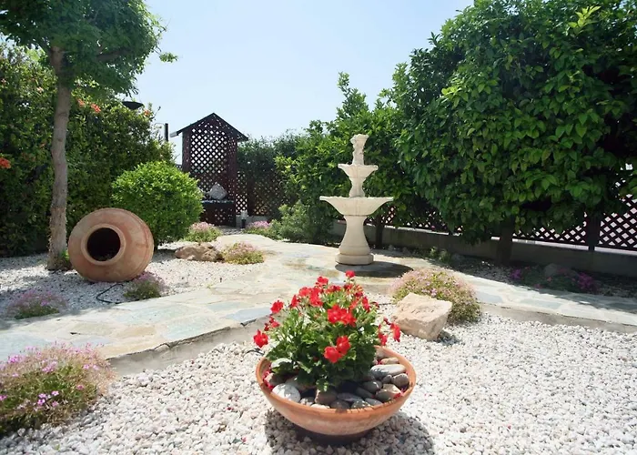 Alicia With Priv Pool, Beautiful Garden And Shady Veranda- 5 Min To The Vila