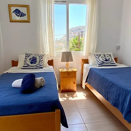 Alicia With Priv Pool, Beautiful Garden And Shady Veranda- 5 Min To The * Peyia