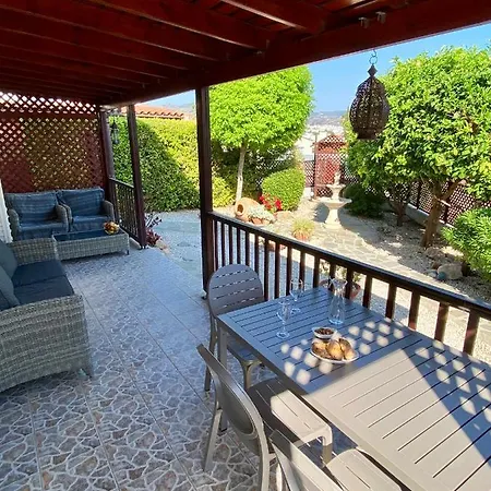 Alicia With Priv Pool, Beautiful Garden And Shady Veranda- 5 Min To The