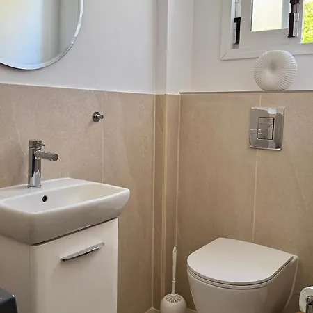 Villa Alicia With Priv Pool, Beautiful Garden And Shady Veranda- 5 Min To The *