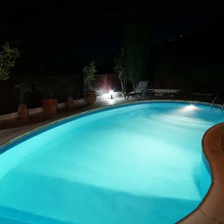 Alicia With Priv Pool, Beautiful Garden And Shady Veranda- 5 Min To The *