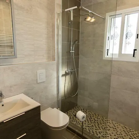 Alicia With Priv Pool, Beautiful Garden And Shady Veranda- 5 Min To The *