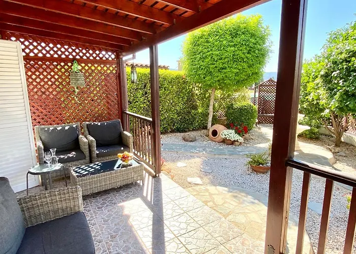 Villa Alicia With Priv Pool, Beautiful Garden And Shady Veranda- 5 Min To The