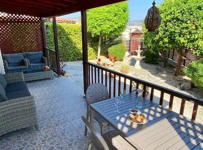Alicia With Priv Pool, Beautiful Garden And Shady Veranda- 5 Min To The