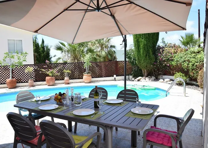Alicia With Priv Pool, Beautiful Garden And Shady Veranda- 5 Min To The Villa