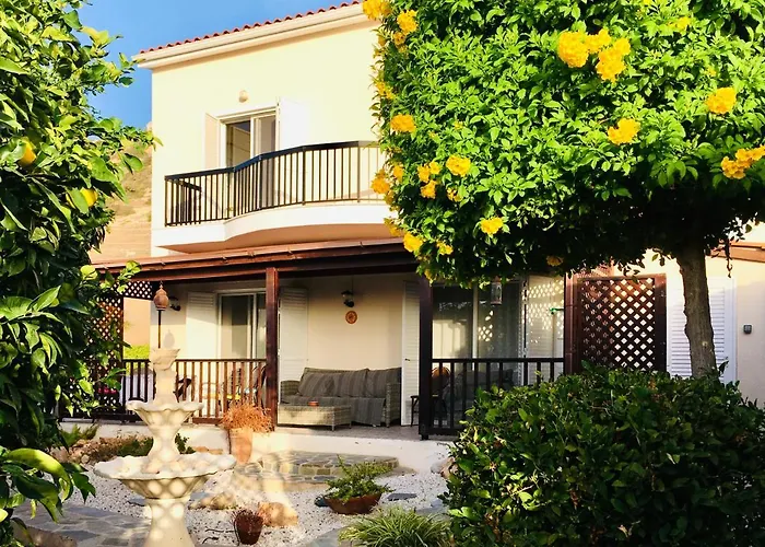 Villa Alicia With Priv Pool, Beautiful Garden And Shady Veranda- 5 Min To The Pegeia