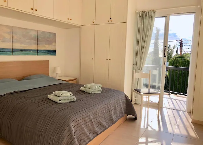 Alicia With Priv Pool, Beautiful Garden And Shady Veranda- 5 Min To The *