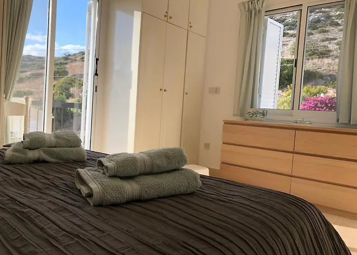 Alicia With Priv Pool, Beautiful Garden And Shady Veranda- 5 Min To The *